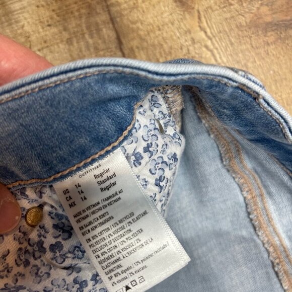 American Eagle Outfitters Light Blue Distressed Flare Jeans - Picture 4 of 6